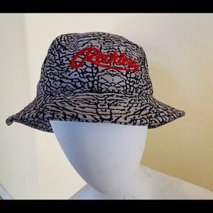 Young reckless bucket hat one size
